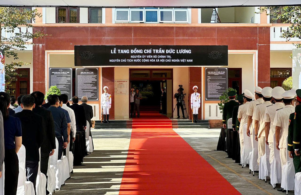 Trang nghiêm Lễ viếng nguyên Chủ tịch nước Trần Đức Lương tại quê nhà Quảng Ngãi