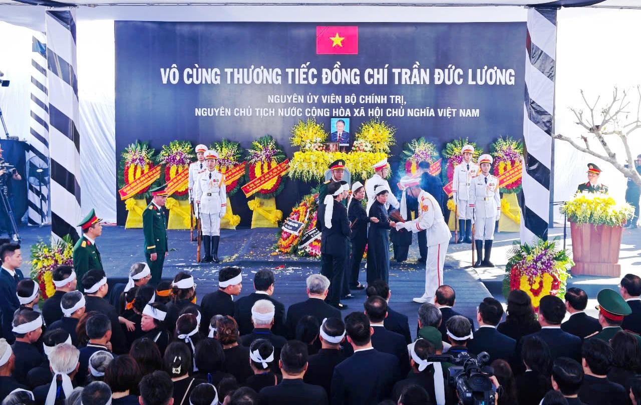 Tiễn biệt nguyên Chủ tịch nước Trần Đức Lương về với đất mẹ 