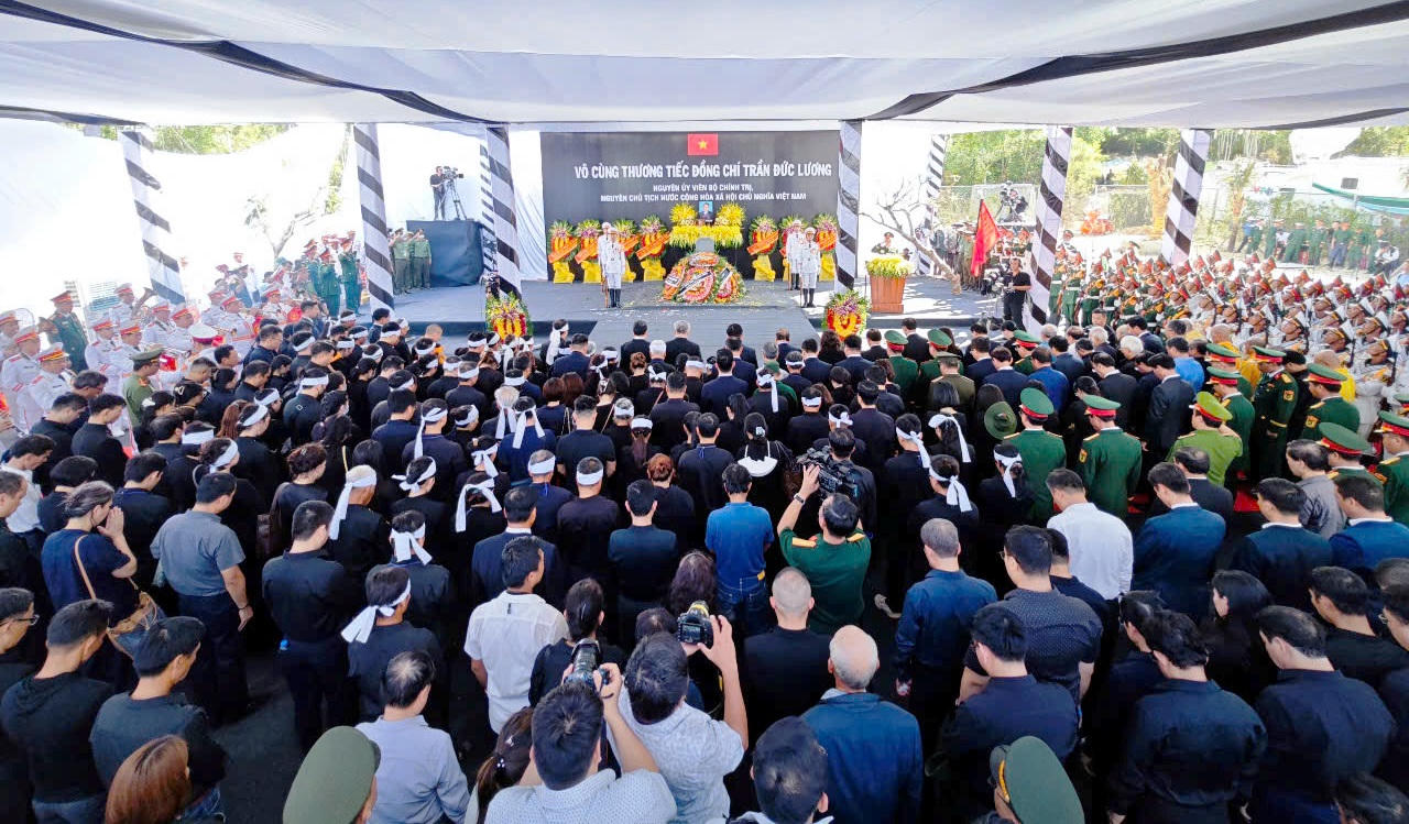 Tiễn biệt nguyên Chủ tịch nước Trần Đức Lương về với đất mẹ 