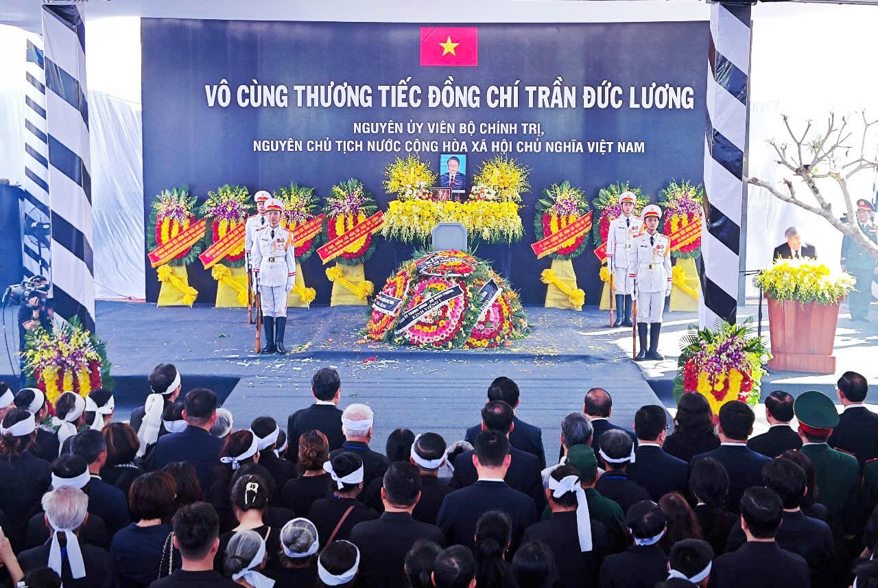 Tiễn biệt nguyên Chủ tịch nước Trần Đức Lương về với đất mẹ 