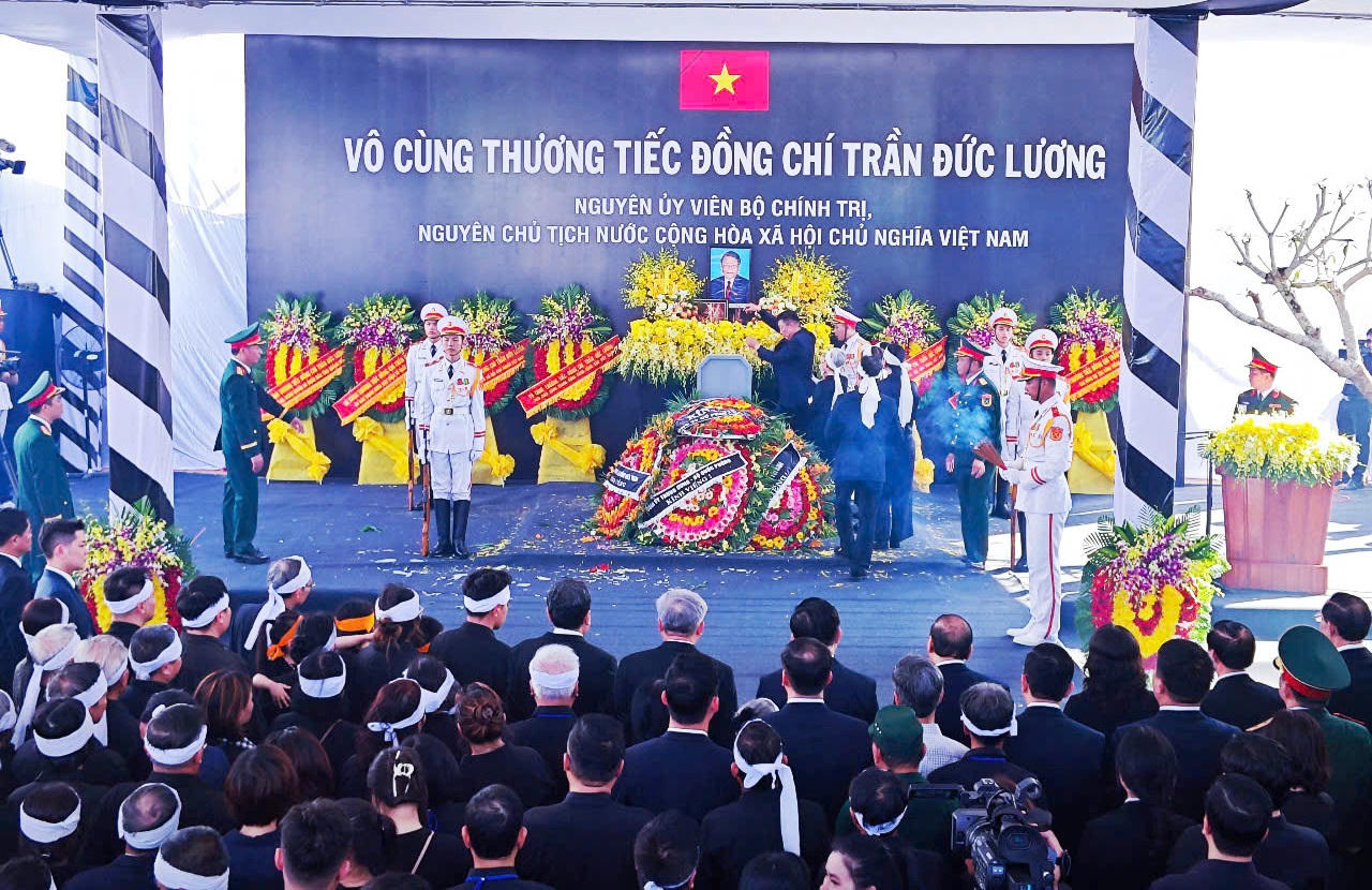 Tiễn biệt nguyên Chủ tịch nước Trần Đức Lương về với đất mẹ 