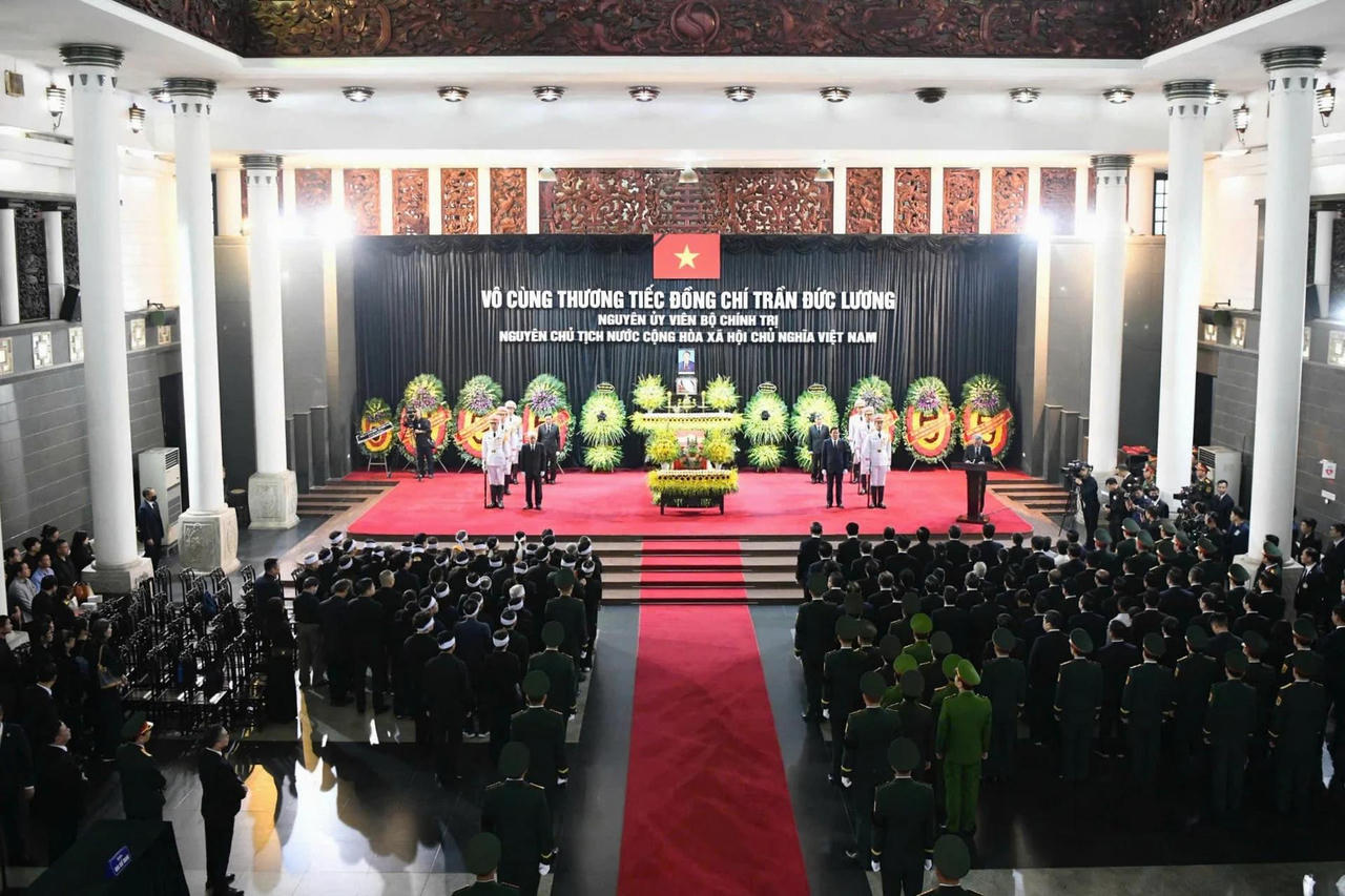 Đưa linh cữu nguyên Chủ tịch nước Trần Đức Lương về quê nhà Quảng Ngãi