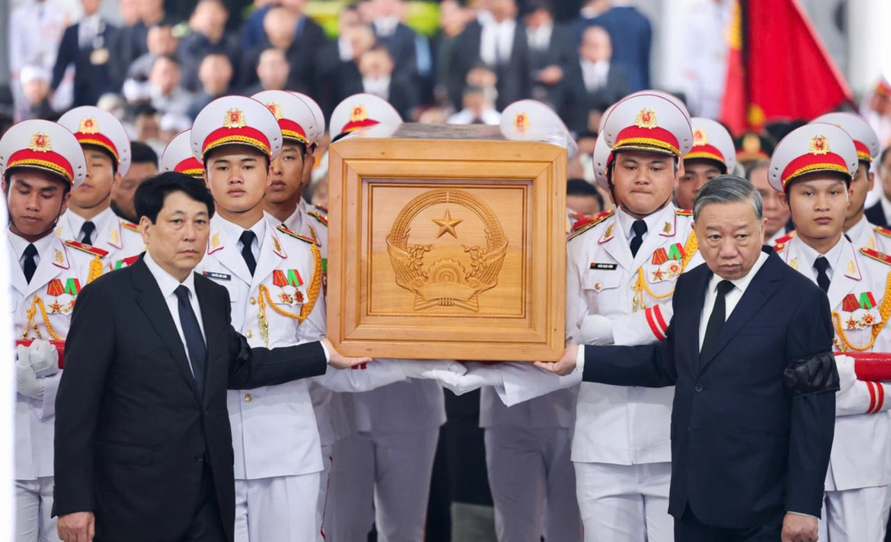 Đưa linh cữu nguyên Chủ tịch nước Trần Đức Lương về quê nhà Quảng Ngãi