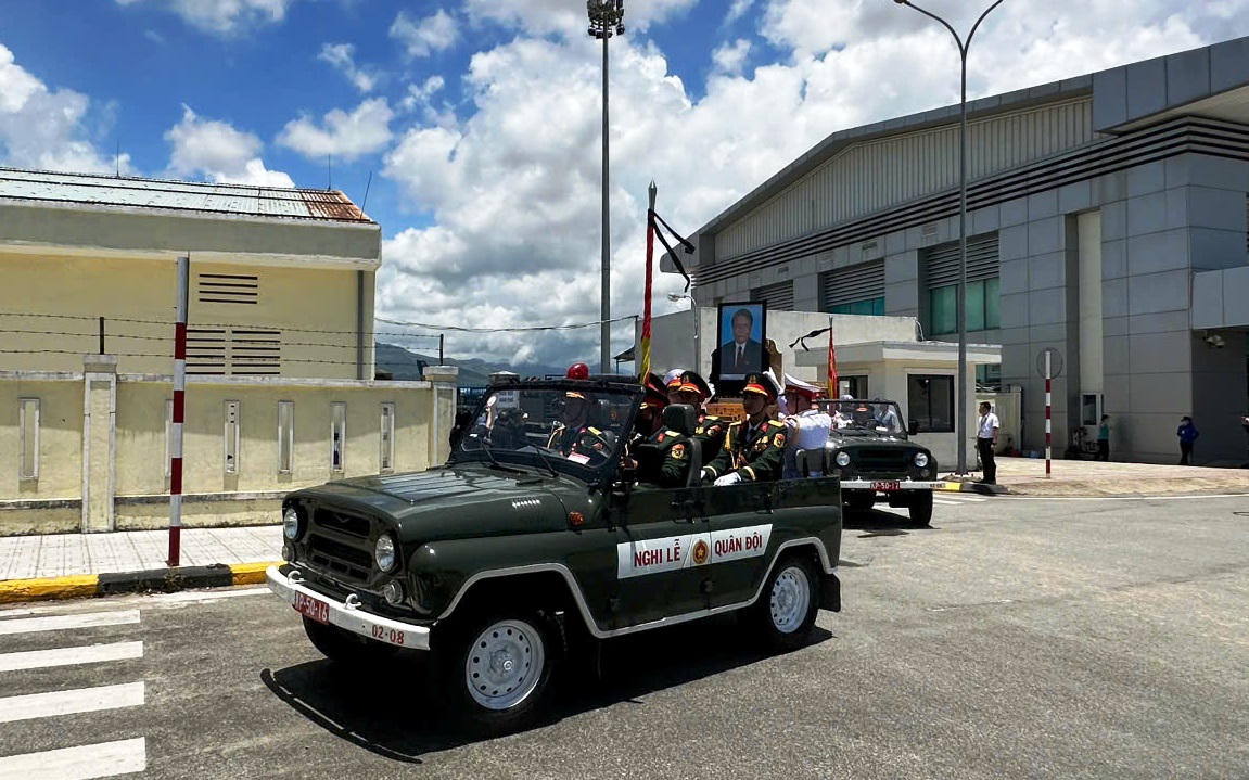 Đưa linh cữu nguyên Chủ tịch nước Trần Đức Lương về quê nhà Quảng Ngãi