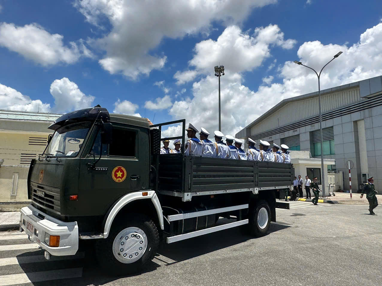 Đưa linh cữu nguyên Chủ tịch nước Trần Đức Lương về quê nhà Quảng Ngãi