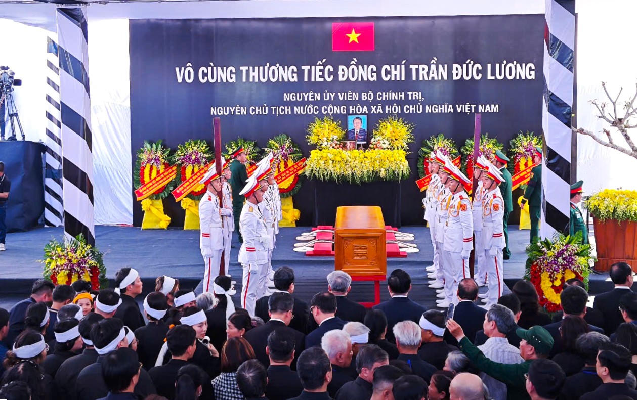 Tiễn biệt nguyên Chủ tịch nước Trần Đức Lương về với đất mẹ 