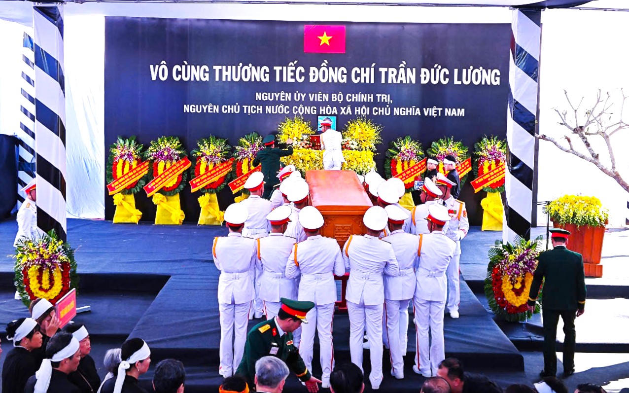 Tiễn biệt nguyên Chủ tịch nước Trần Đức Lương về với đất mẹ 