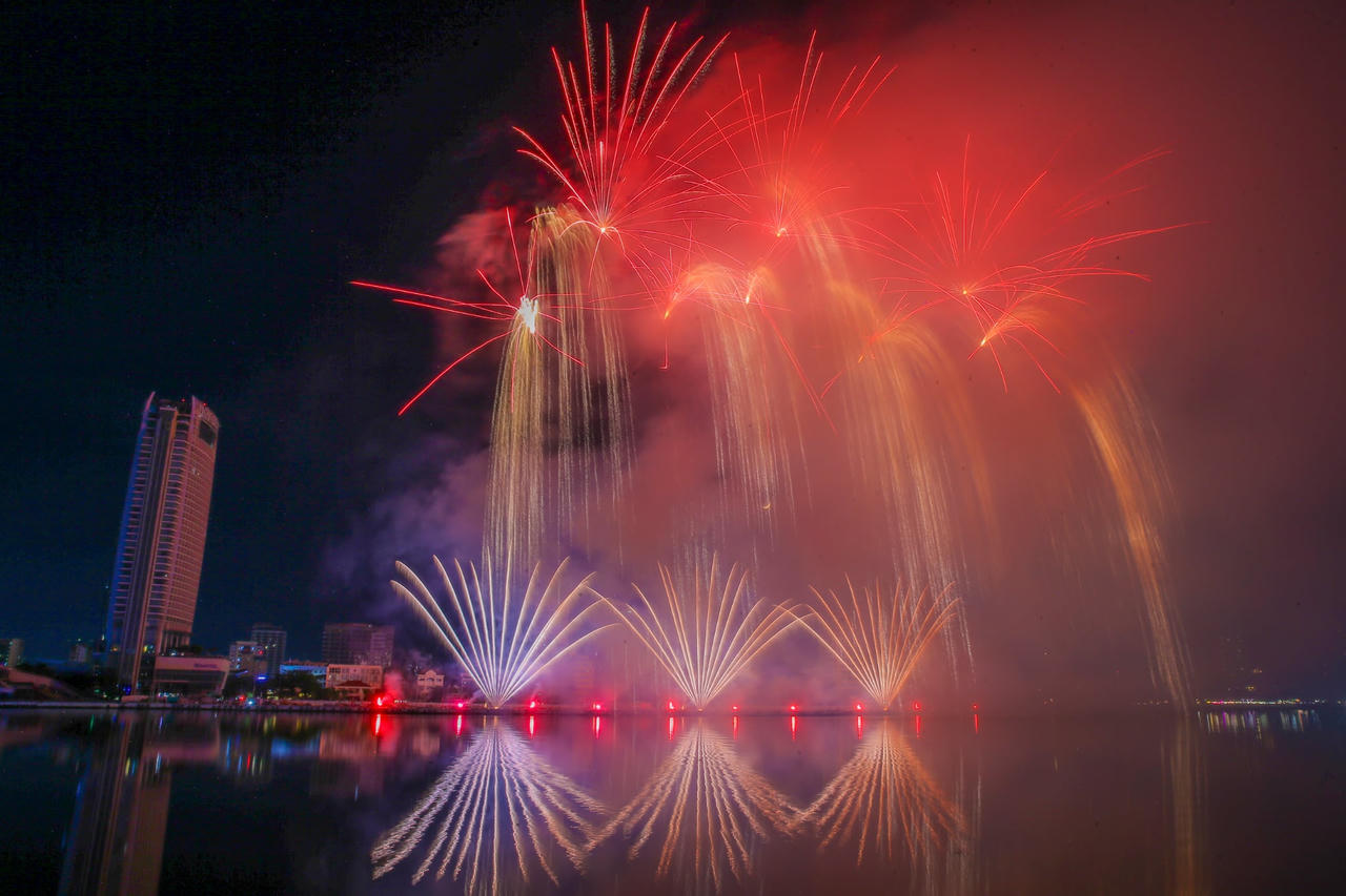 DIFF 2025 thắp sáng sông Hàn với đêm khai mạc “Tinh hoa văn hóa”