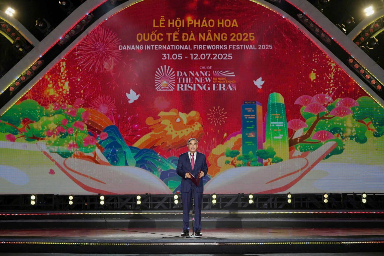 DIFF 2025 thắp sáng sông Hàn với đêm khai mạc “Tinh hoa văn hóa”