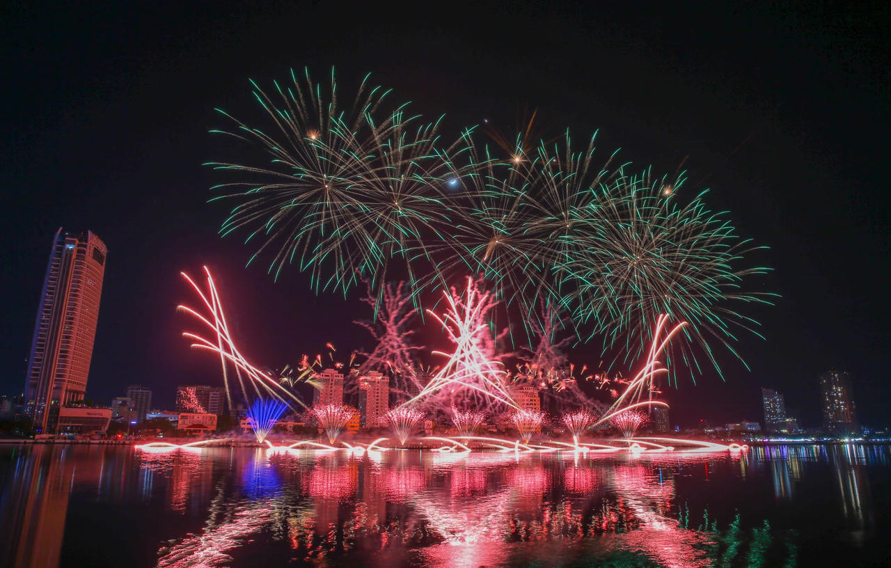 DIFF 2025 thắp sáng sông Hàn với đêm khai mạc “Tinh hoa văn hóa”