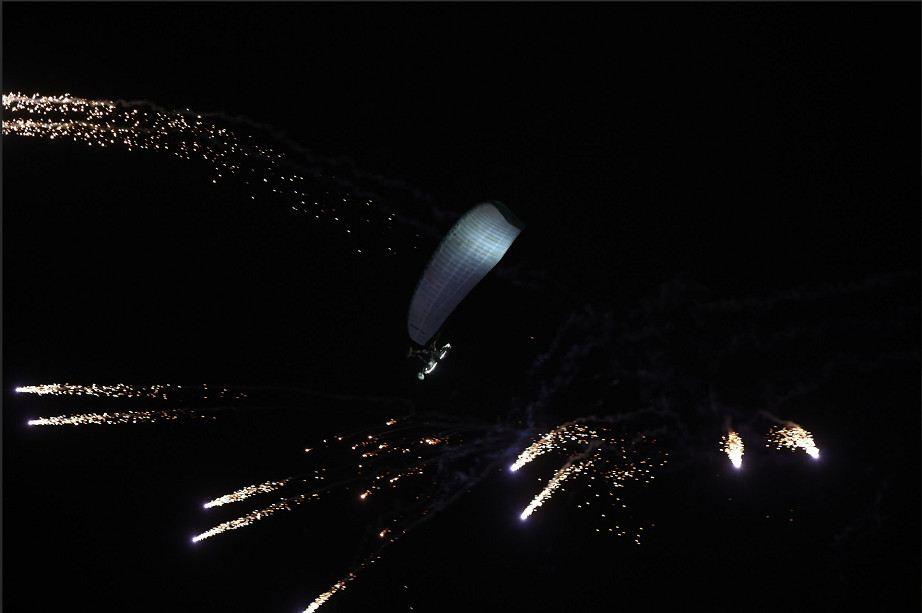 'Bay qua miền di sản' thắp sáng đêm Hội An, mở màn du lịch hè 2025