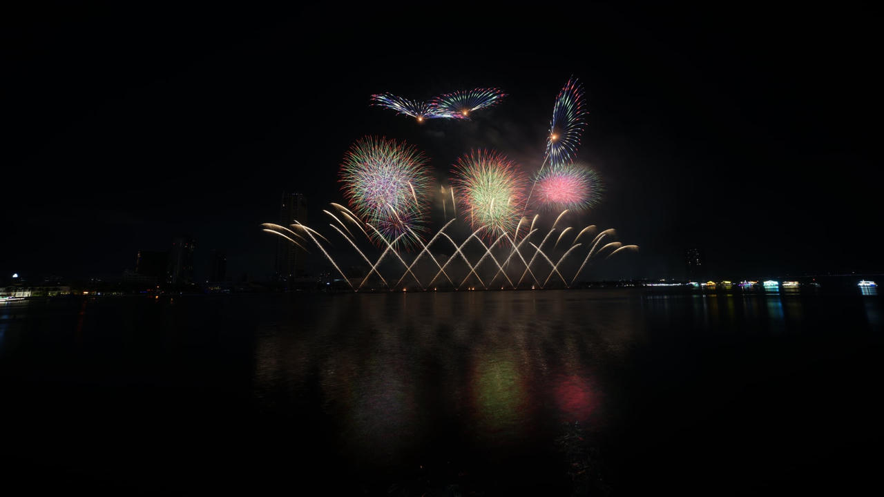 Đêm thi thứ 2 DIFF 2025: Việt Nam - Ba Lan khiêu vũ cùng pháo hoa