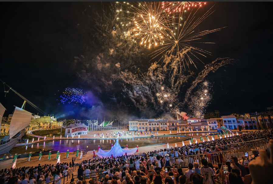 'Bay qua miền di sản' thắp sáng đêm Hội An, mở màn du lịch hè 2025