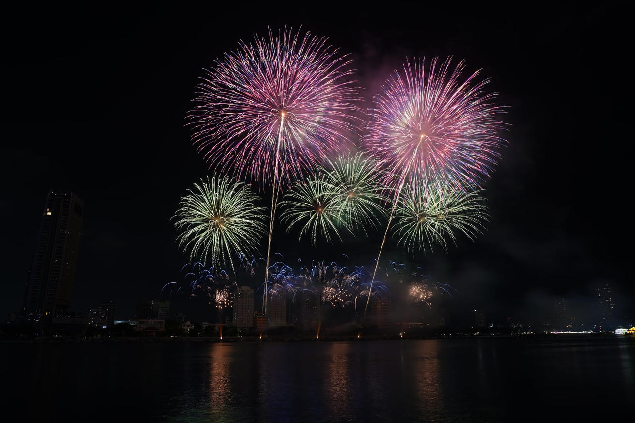 Đêm thi thứ 2 DIFF 2025: Việt Nam - Ba Lan khiêu vũ cùng pháo hoa