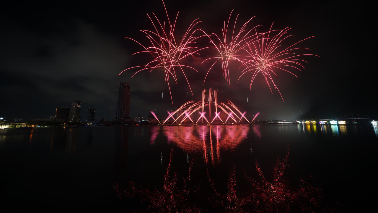 Đêm thi thứ 2 DIFF 2025: Việt Nam - Ba Lan khiêu vũ cùng pháo hoa