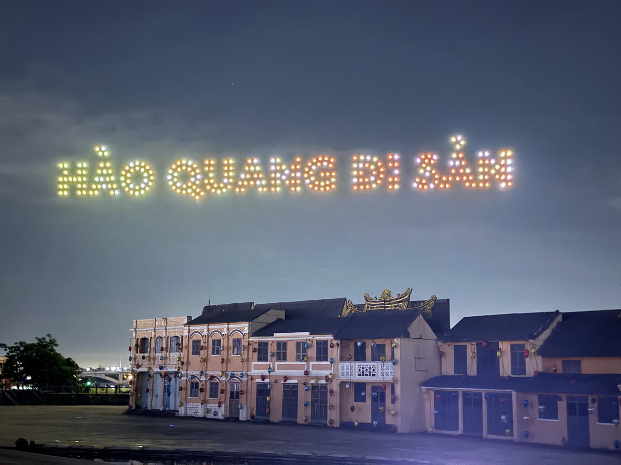 'Bay qua miền di sản' thắp sáng đêm Hội An, mở màn du lịch hè 2025