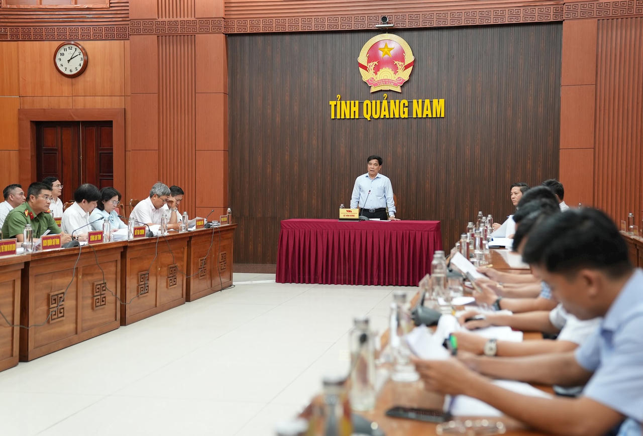 Quảng Nam đề xuất chi gần 283 tỷ đồng hỗ trợ cán bộ ra Đà Nẵng làm việc sau sáp nhập