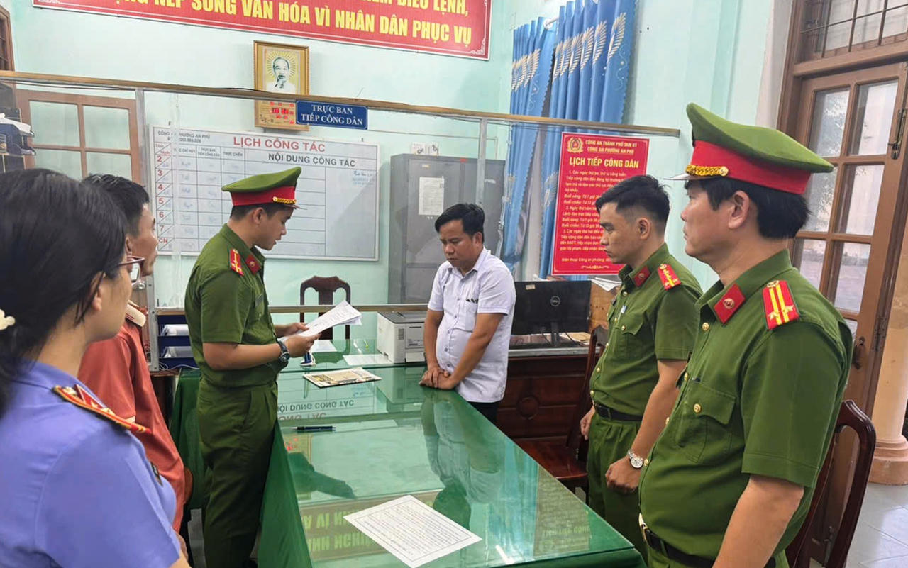 Khởi tố, bắt tạm giam 2 cựu cán bộ lập khống hồ sơ bồi thường giải phóng mặt bằng