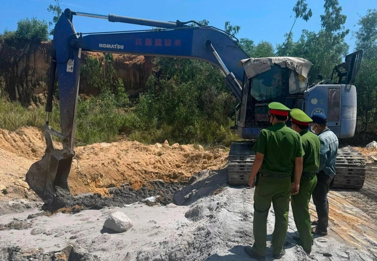 Phát hiện 3 doanh nghiệp đổ chất thải trái phép tại Quảng Ngãi