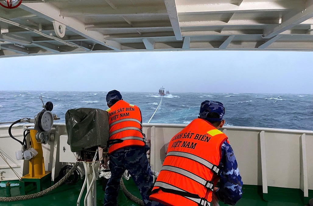 Cảnh sát biển ứng cứu kịp thời 3 tàu cá gặp nạn trong bão Wutip