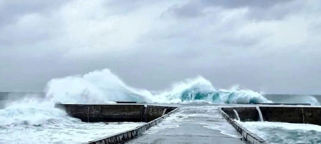 Hơn 100 du khách mắc kẹt trên đảo Lý Sơn do ảnh hưởng bão số 1