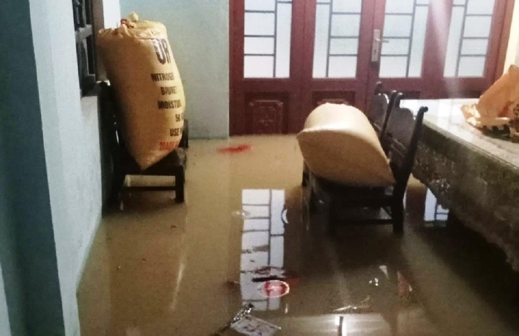 Mưa lớn trắng đêm, nhiều nơi ở Quảng Nam chìm trong lũ