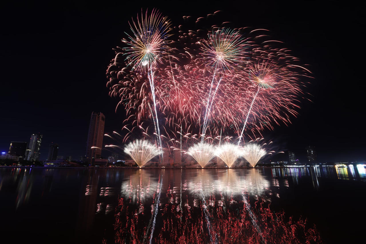 DIFF 2025 đêm thứ 3: Màn trình diễn đầy cảm xúc của Canada và Trung Quốc