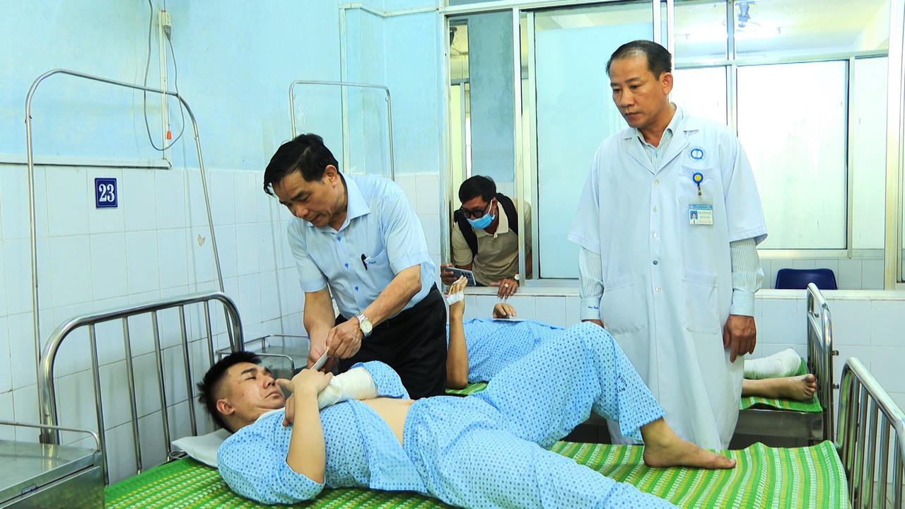 Chủ tịch Quảng Nam thăm hỏi nạn nhân vụ tai nạn giao thông nghiêm trọng trên cao tốc Đà Nẵng – Quảng Ngãi