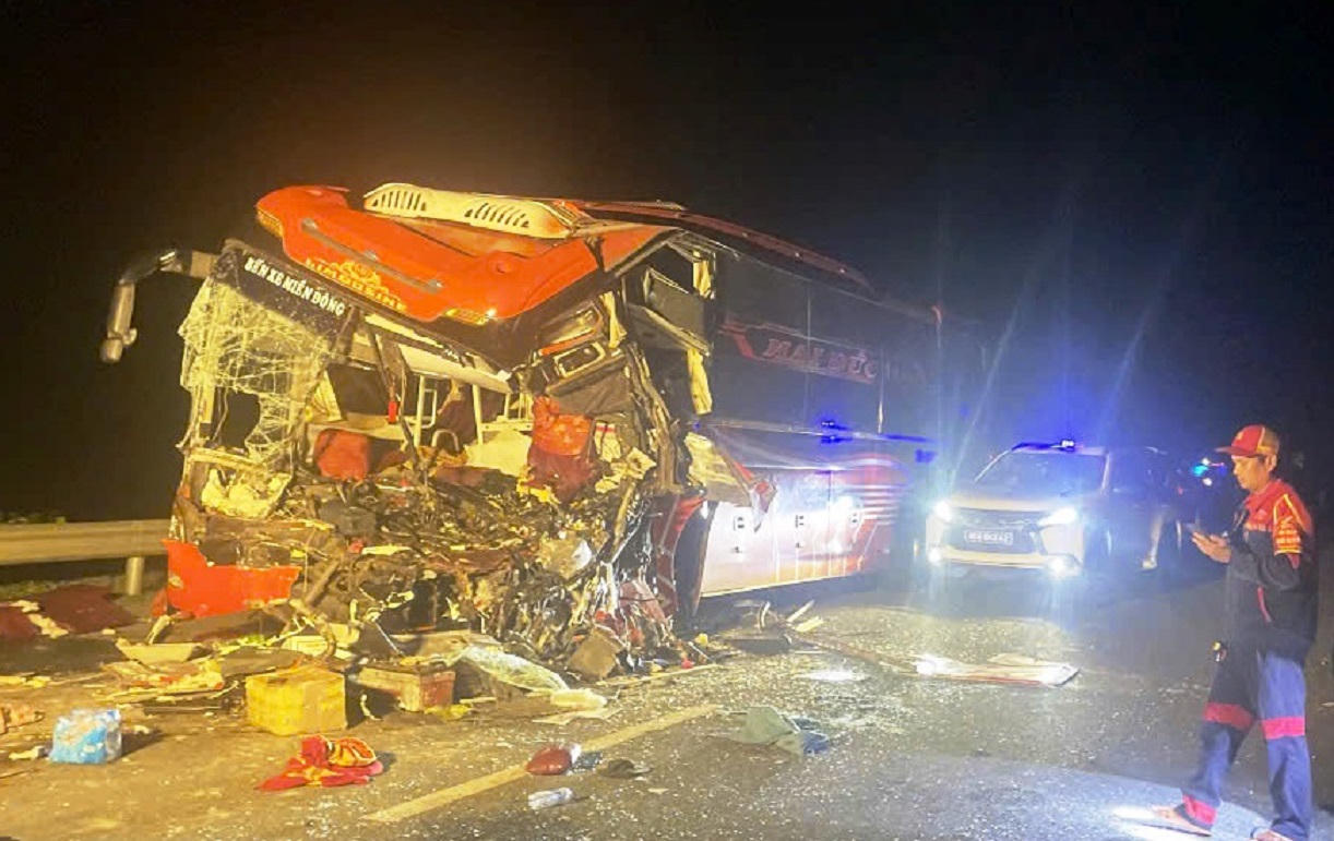 2 người tử vong, gần 20 người bị thương trong vụ tai nạn nghiêm trọng trên cao tốc Đà Nẵng – Quảng Ngãi