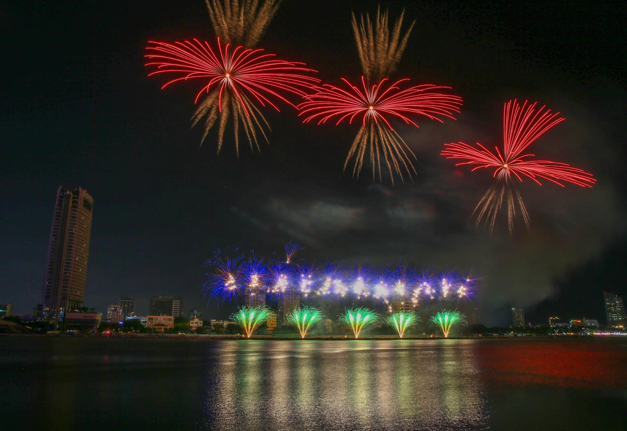 Sông Hàn bùng nổ cảm xúc đêm đội Bồ Đào Nha so tài với đội Vương quốc Anh