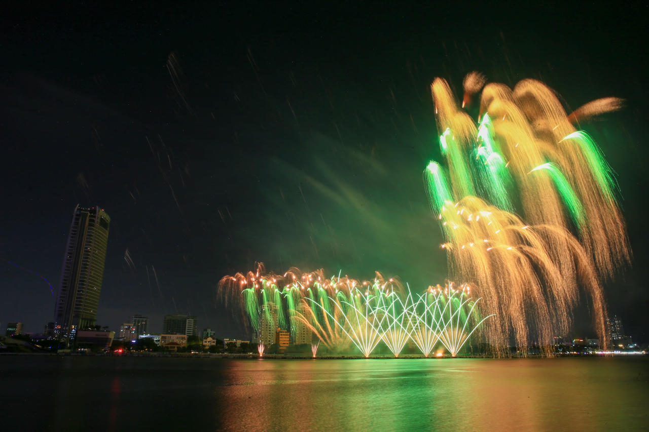 Sông Hàn bùng nổ cảm xúc đêm đội Bồ Đào Nha so tài với đội Vương quốc Anh