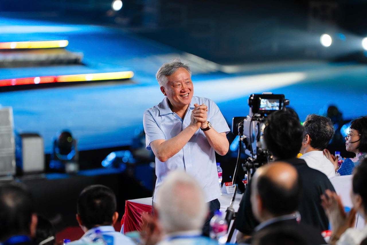 Sông Hàn bùng nổ cảm xúc đêm đội Bồ Đào Nha so tài với đội Vương quốc Anh