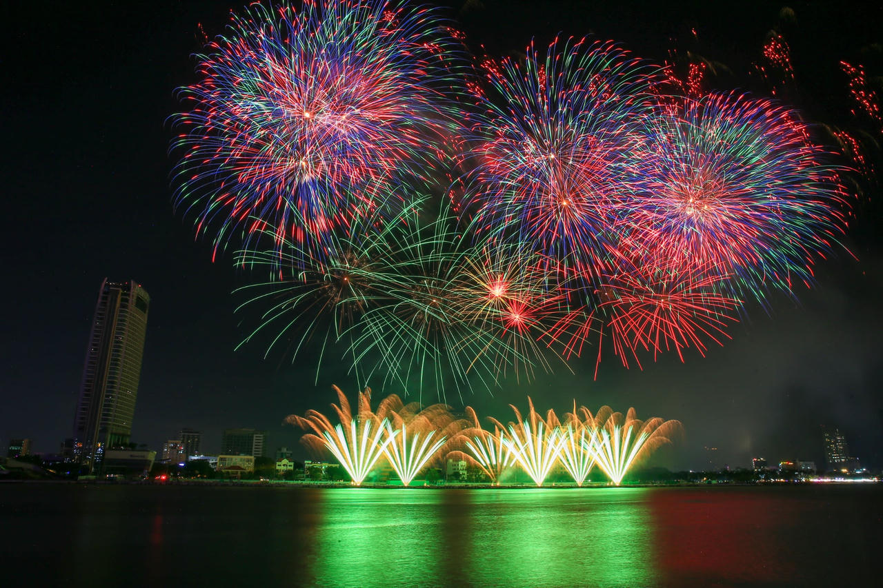 Sông Hàn bùng nổ cảm xúc đêm đội Bồ Đào Nha so tài với đội Vương quốc Anh