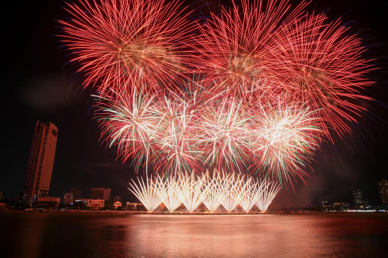 Sông Hàn bùng nổ cảm xúc đêm đội Bồ Đào Nha so tài với đội Vương quốc Anh