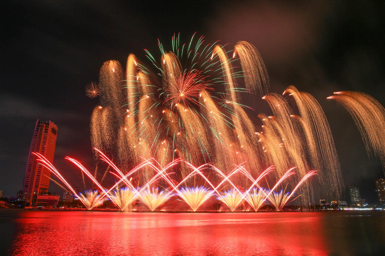 Sông Hàn bùng nổ cảm xúc đêm đội Bồ Đào Nha so tài với đội Vương quốc Anh