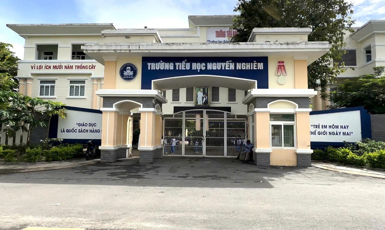 Quảng Ngãi gặp khó khi xếp chỗ học cho con em cán bộ từ Kon Tum