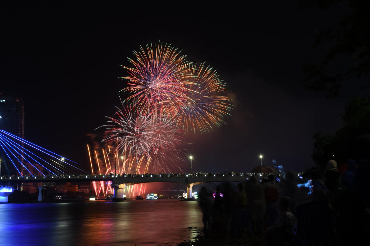 Khép lại ngoạn mục vòng loại DIFF 2025 với màn thi pháo hoa Hàn Quốc – Ý