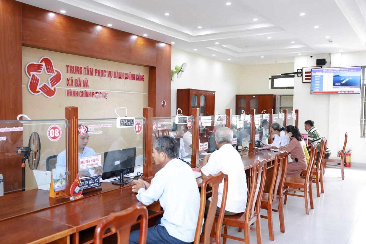 Đà Nẵng, Quảng Ngãi: Thủ tục hành chính thuận tiện, thông suốt trong ngày đầu tiên thực hiện chính quyền 2 cấp