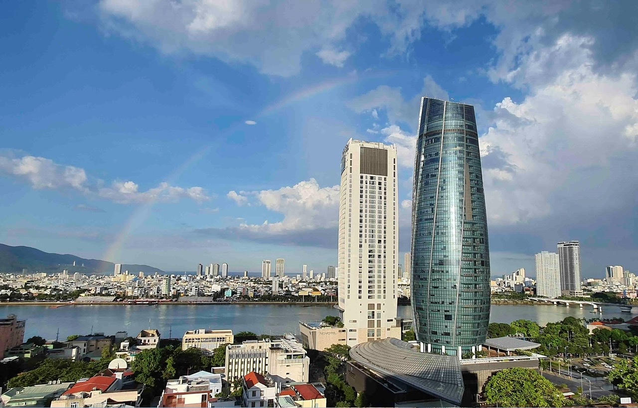 Đà Nẵng, Quảng Ngãi: Thủ tục hành chính thuận tiện, thông suốt trong ngày đầu tiên thực hiện chính quyền 2 cấp