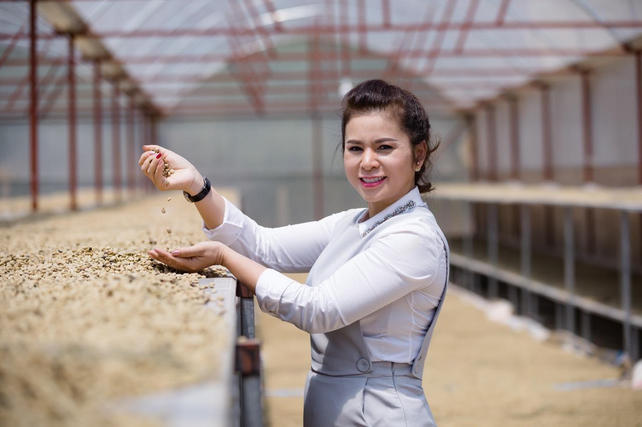 Bà Lê Hoàng Diệp Thảo công bố dự án Happy Farmers - cầu nối liên kết với các nhà cung ứng của Việt Nam