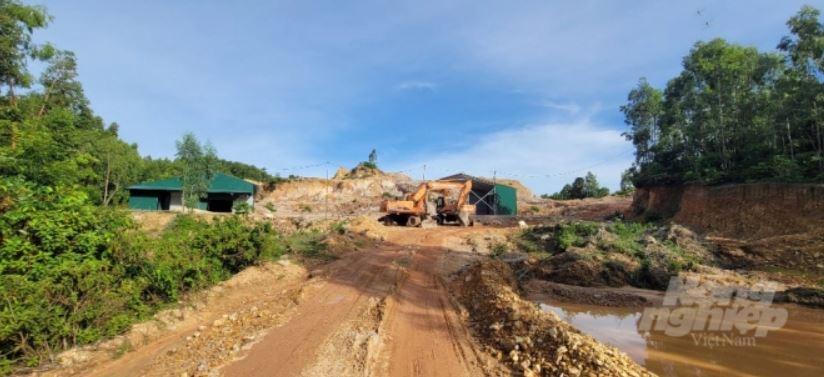 Công ty Thẩm Gia khai thác đất trái phép ở Vân Đồn