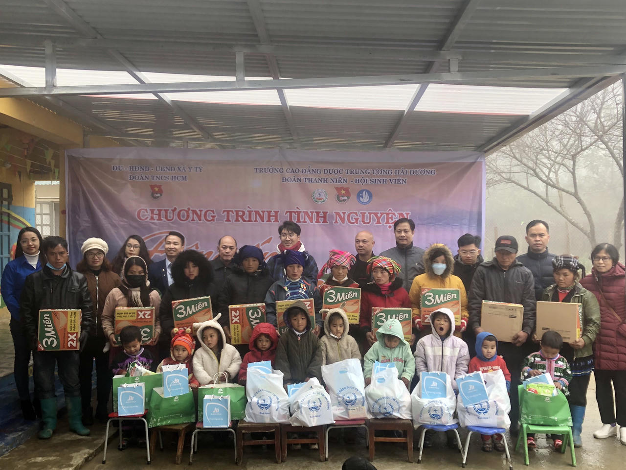 Chương trình “Đông ấm vùng cao”: Mang Tết về bản làng Y Tý 