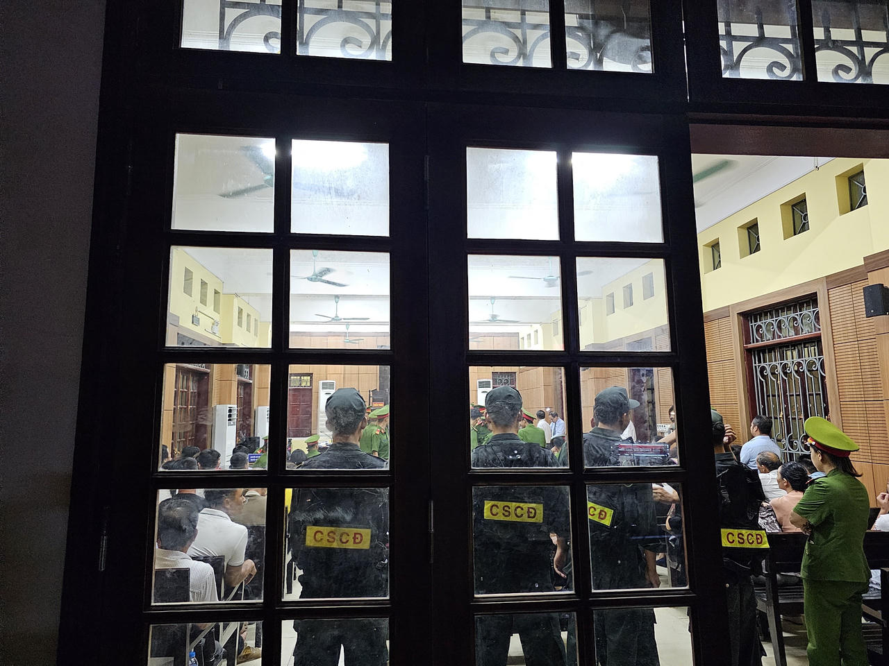 Yên Bái: Tòa trả hồ sơ sau 3 ngày xét xử vụ án sử dụng vật liệu nổ khai thác tài nguyên trái quy định