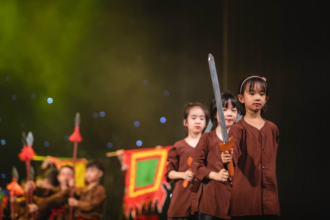 Học sinh trường tiểu học tổ chức Đại nhạc hội mùa thu "nguồn cội"