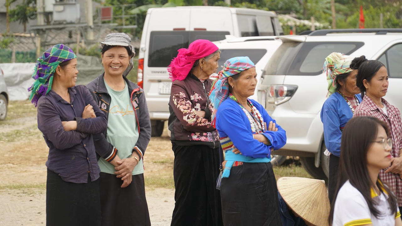 Niềm vui mới trên xóm tái định cư "cả xóm đi học"