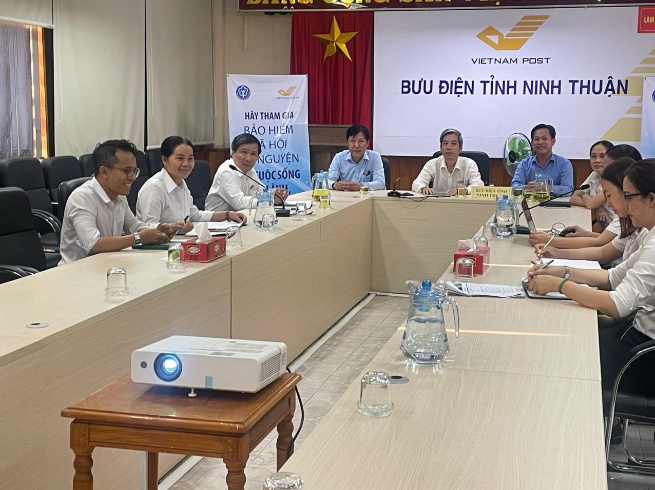 Mic và Vietnam Post phối hợp triển khai dịch vụ thu hộ bảo hiểm y tế bổ trợ năm 2024