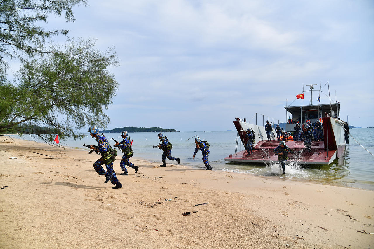 Kỷ niệm 70 năm Ngày thành lập Hải quân nhân dân Việt Nam: Quân chủng Hải quân đón nhận Huân chương Hồ Chí Minh