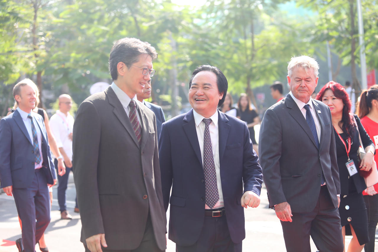 Du học tại chỗ với trường đại học đầu tiên chuẩn Anh Quốc tại Việt Nam