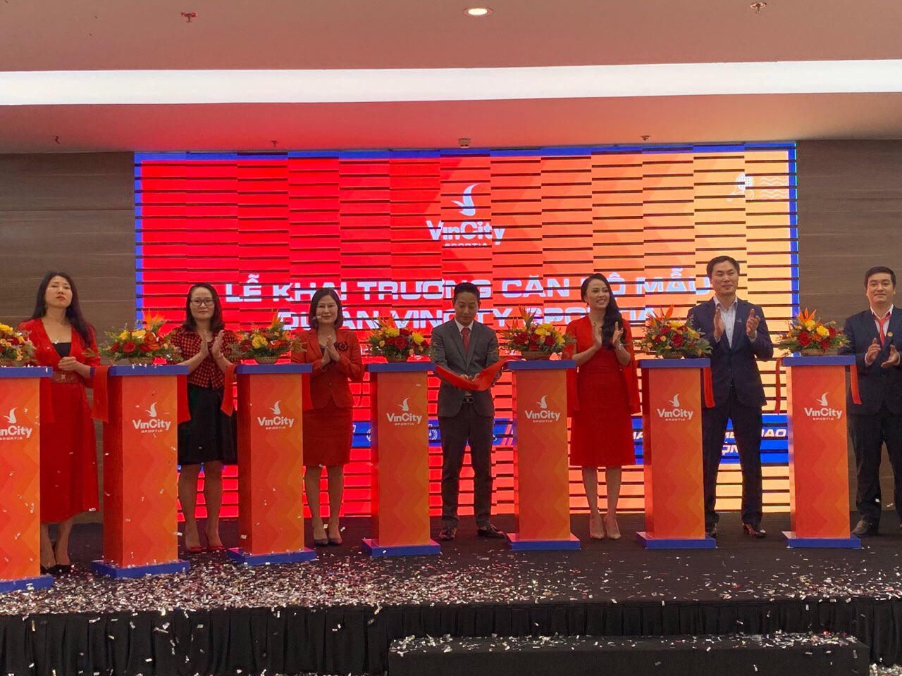 Hàng nghìn khách hàng mãn nhãn với căn hộ mẫu VinCity Sportia ngày 23.12.2018.