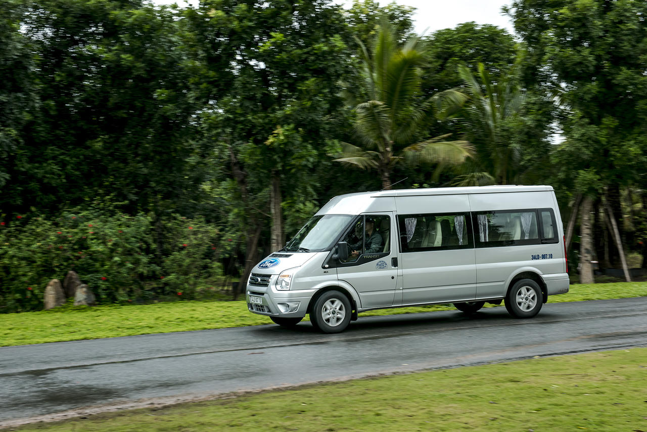 Mua Ford Transit mới  trong tháng 1/2019 được giảm giá và tặng gói bảo hành 5 năm